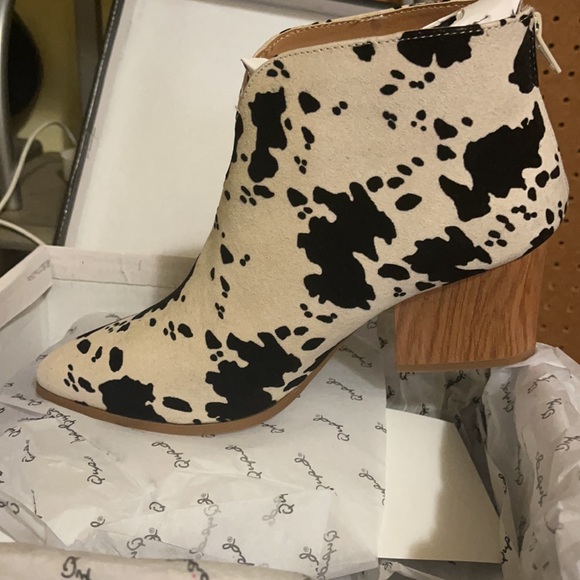 Ankle booties - Picture 3 of 3